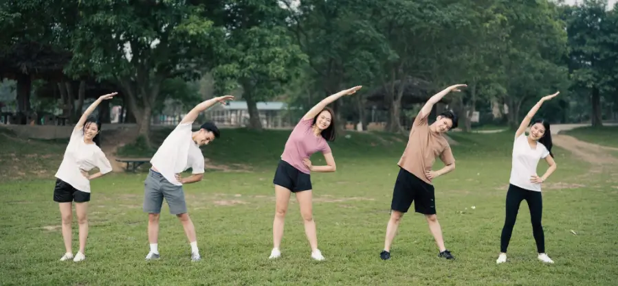 7 Five-Minute Movement Breaks I Take to Survive 9-Hour Desk Days
