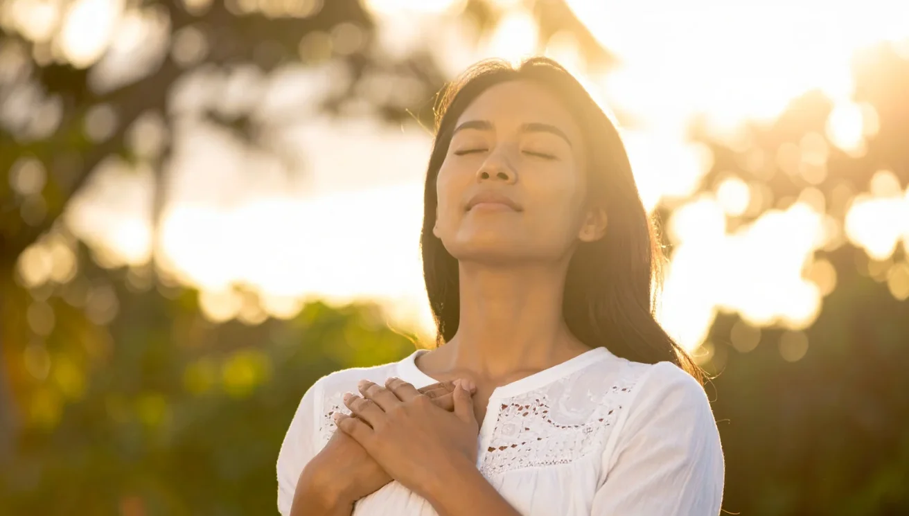 Why Mindfulness Is Worth Your Time: 23 Benefits in One PositivePsychology.com Roundup
